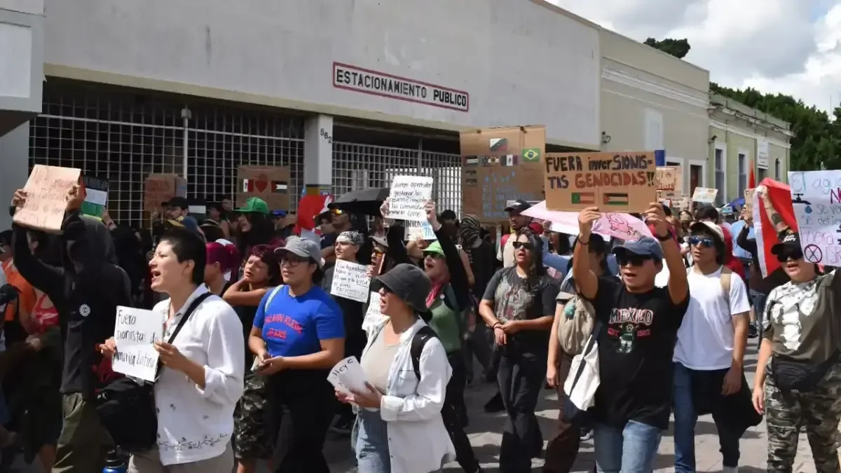 La movilización en Mérida destaca la necesidad de protección de los recursos hídricos y el respaldo a Palestina.