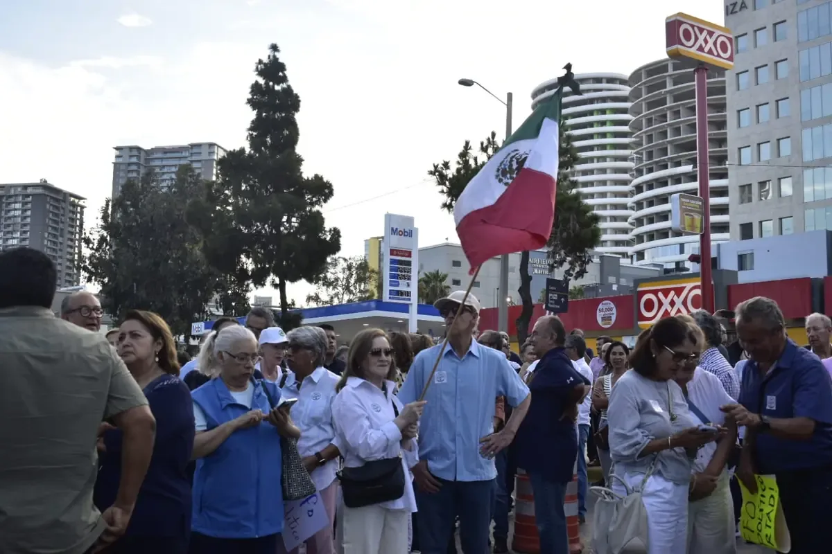 La detención del exgobernador despierta manifestaciones en demanda de justicia equitativa.