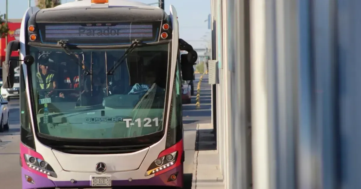 El mantenimiento del elevador afecta la movilidad de pasajeros en el centro de Ciudad Juárez.