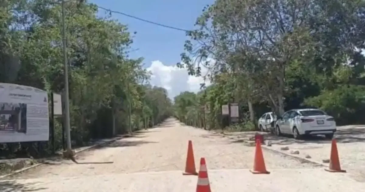 El cierre se justifica por trabajos de mejoramiento en el acceso a esta área pública.