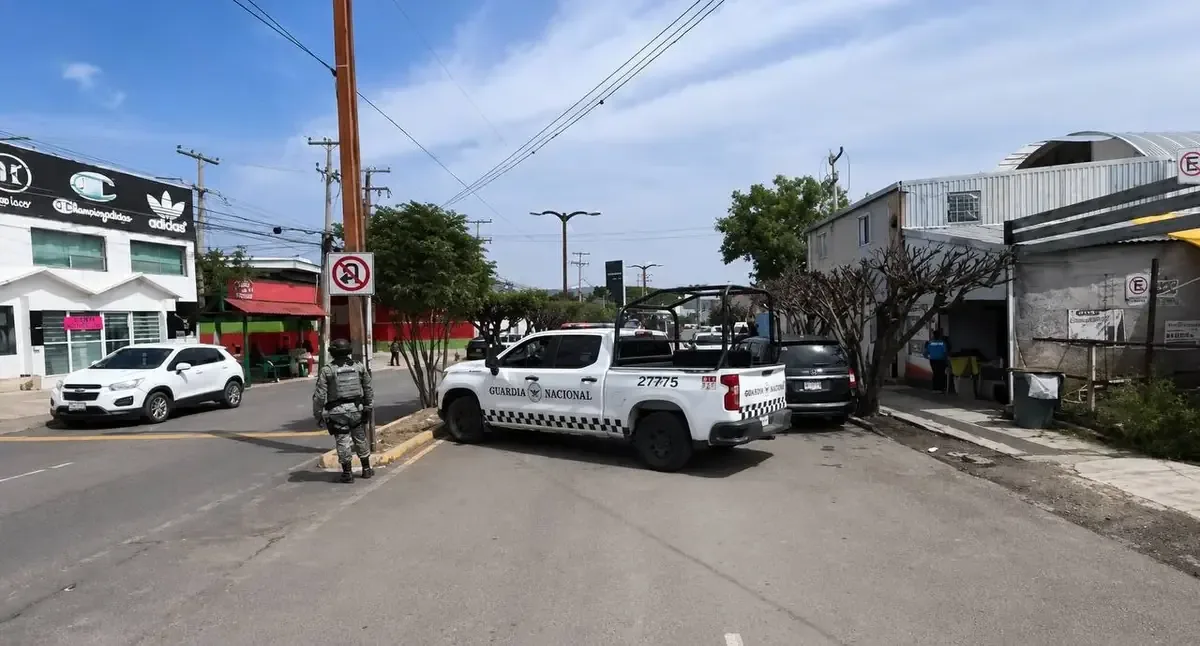 Un operativo de seguridad en San Juan del Río genera cierre de carretera ante hallazgo de combustible robado.