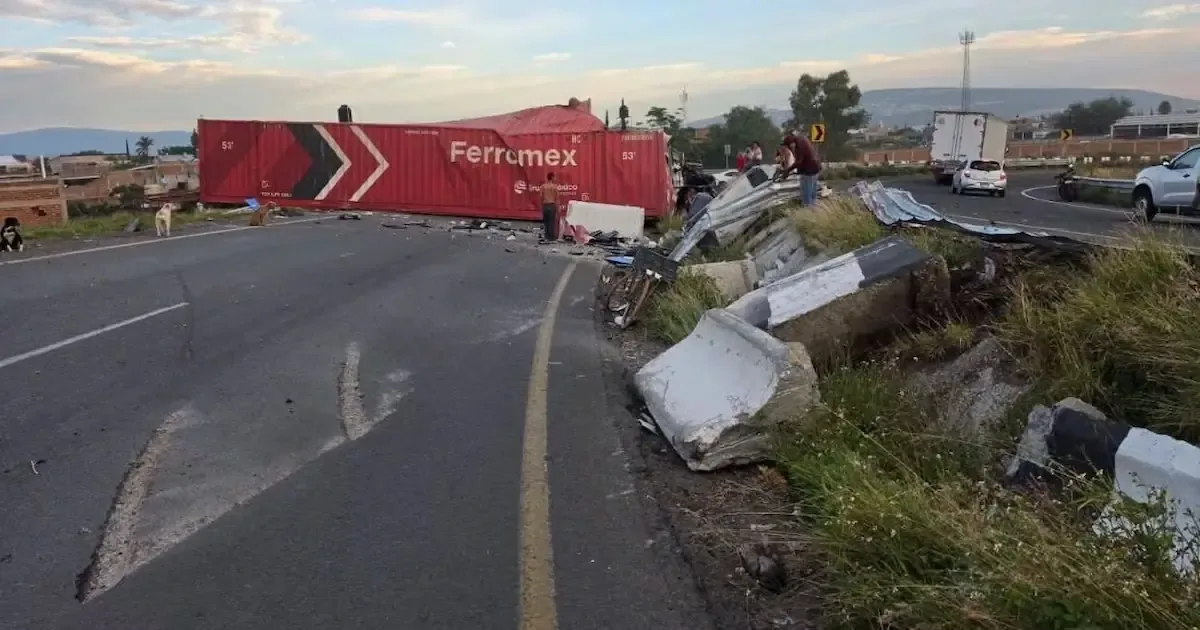 Se reportan cierres intermitentes en vías principales debido a congestionamientos y accidentes.