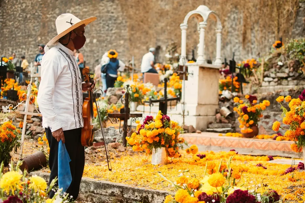 La isla ofrecerá miradores y actividades culturales pese al cierre del panteón por seguridad.