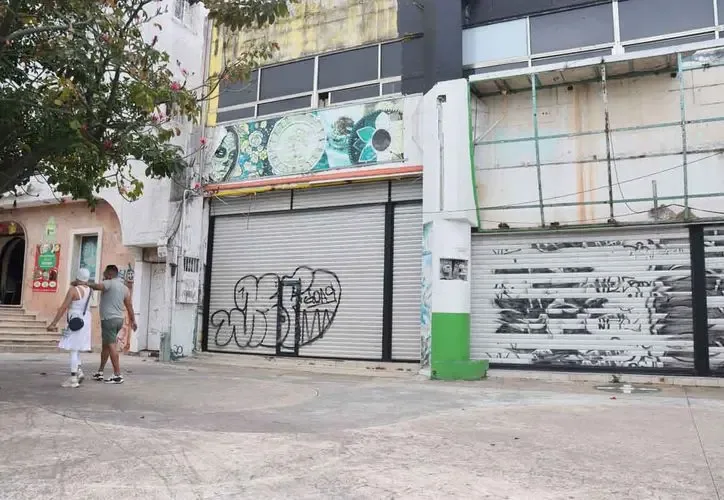 Cierre de 429 Mipymes en Cancún resalta la crisis económica actual.
