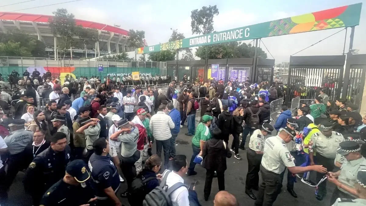 Esté preparado para los cortes viales y opciones de acceso al estadio.
