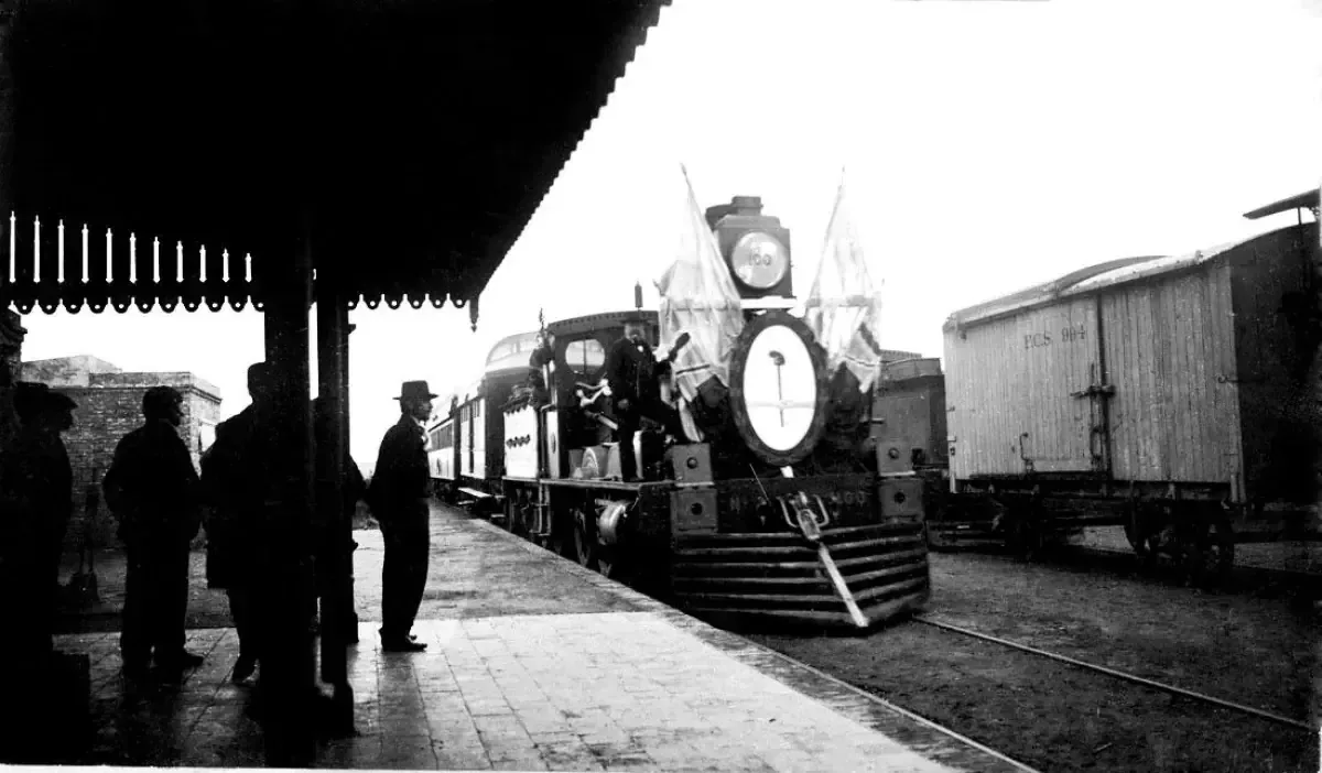 La llegada del ferrocarril en 1899 impulsó el crecimiento económico y demográfico de Cipolletti.