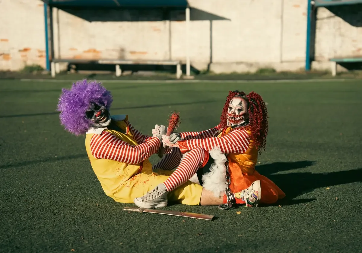 "Les Clowns" busca transformar la percepción del humor y dignificar la profesión del payaso.