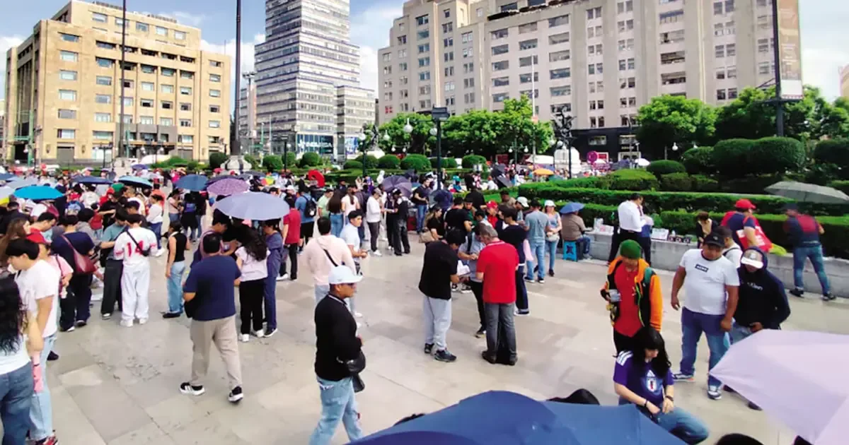 El gobierno revisará medidas para gestionar el alza de vendedores informales en el Centro Histórico, afectando zonas como Bellas Artes.
