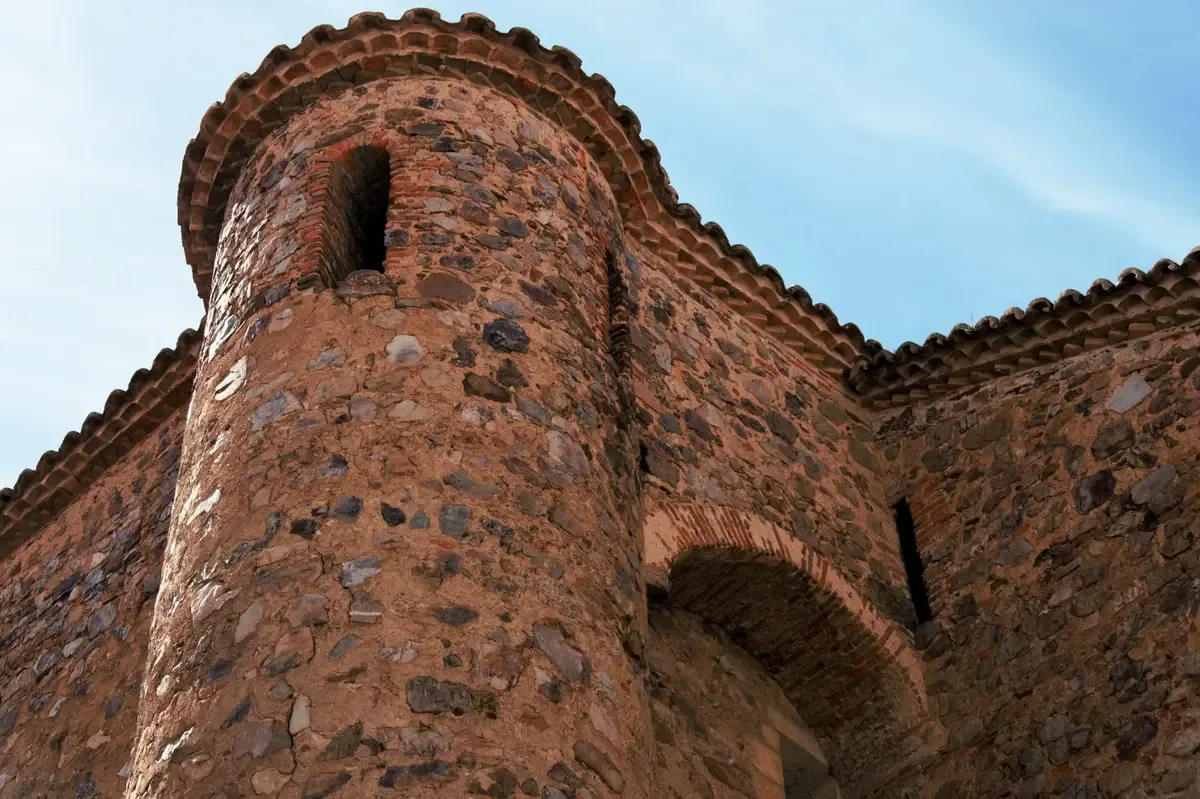 El Corral de Comedias, una construcción histórica, refleja el legado cultural de Ciudad Real y su urbanismo.