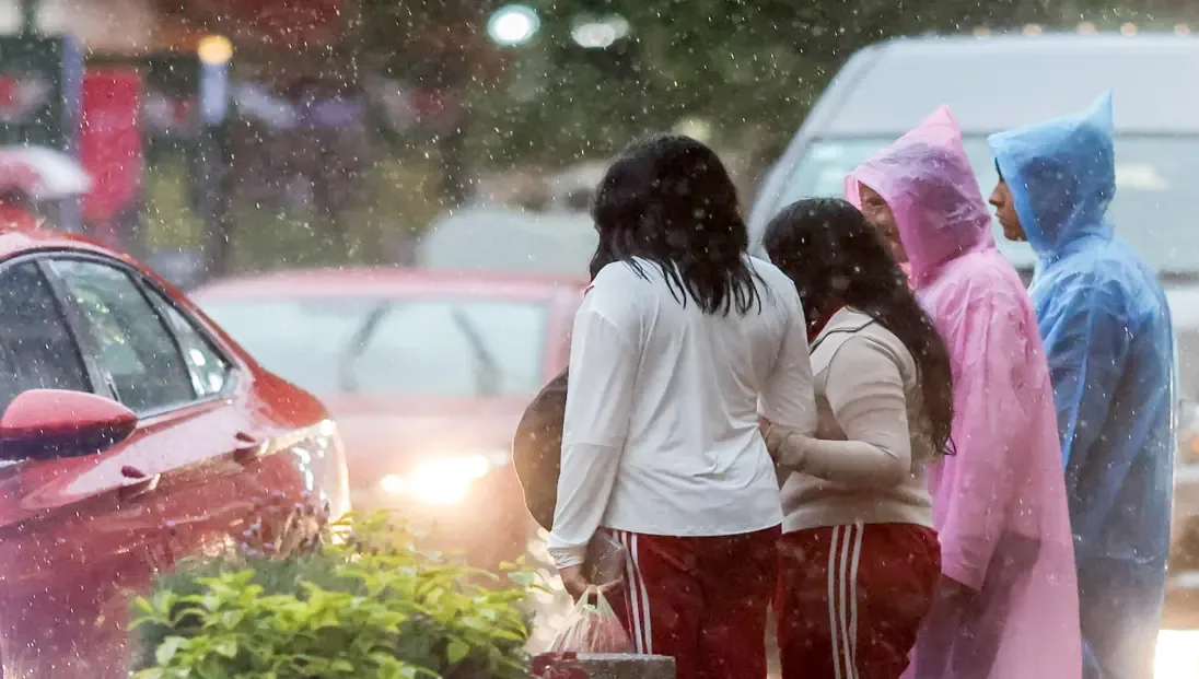 La CNPC advierte sobre la posibilidad de inundaciones y deslizamientos.
