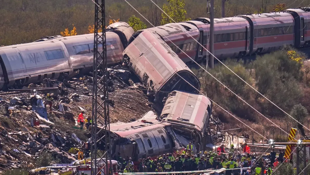La tragedia ferroviaria en España resalta la vulnerabilidad del transporte en el país.