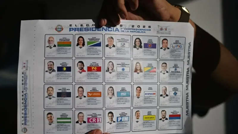 Ciudadanos costarricenses se preparan para votar en las elecciones presidenciales de 2026.