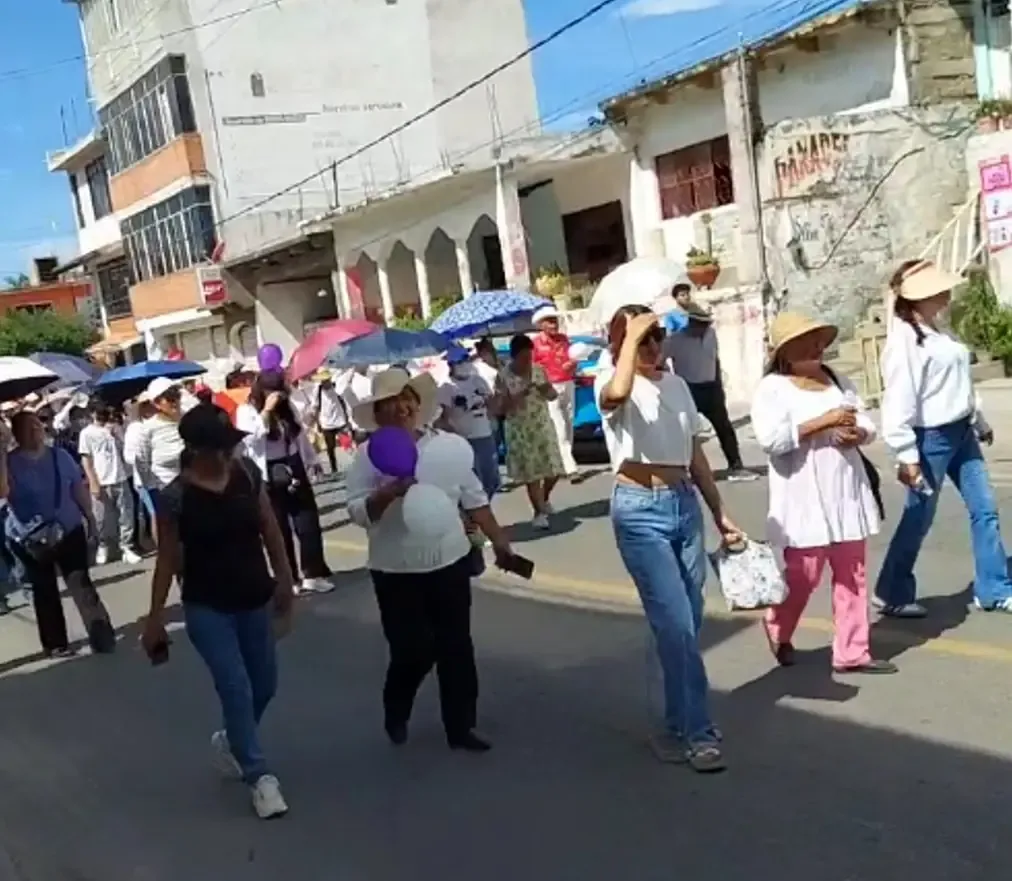 La Marcha por la Paz reunió a habitantes que exigen cambios en la administración de Guadalupe Lucero Bárcenas.