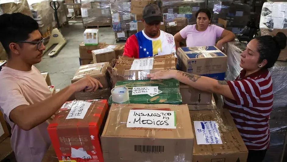 Una red de apoyo recolecta toneladas de víveres y medicamentos tras recientes sismos en el país sudamericano.