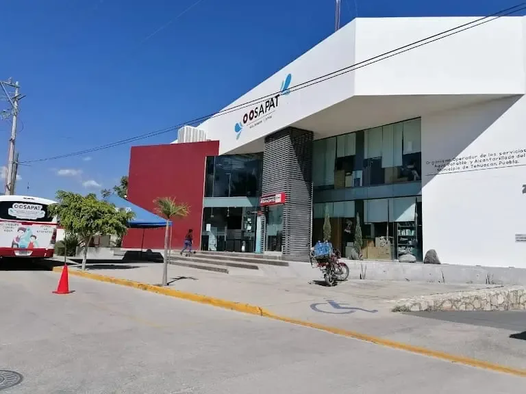 Ciudadanos de Tehuacán protestan por el aumento en tarifas de agua potable.