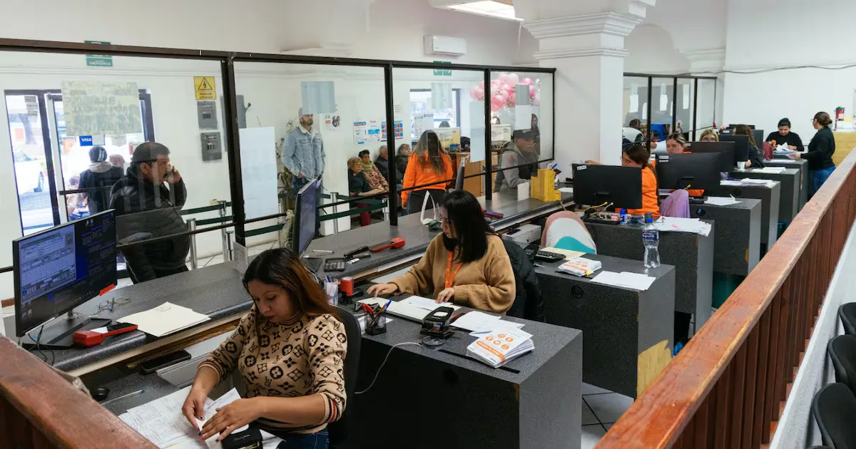 Ciudadanos en Guadalupe aprovechan descuentos en el predial este enero.