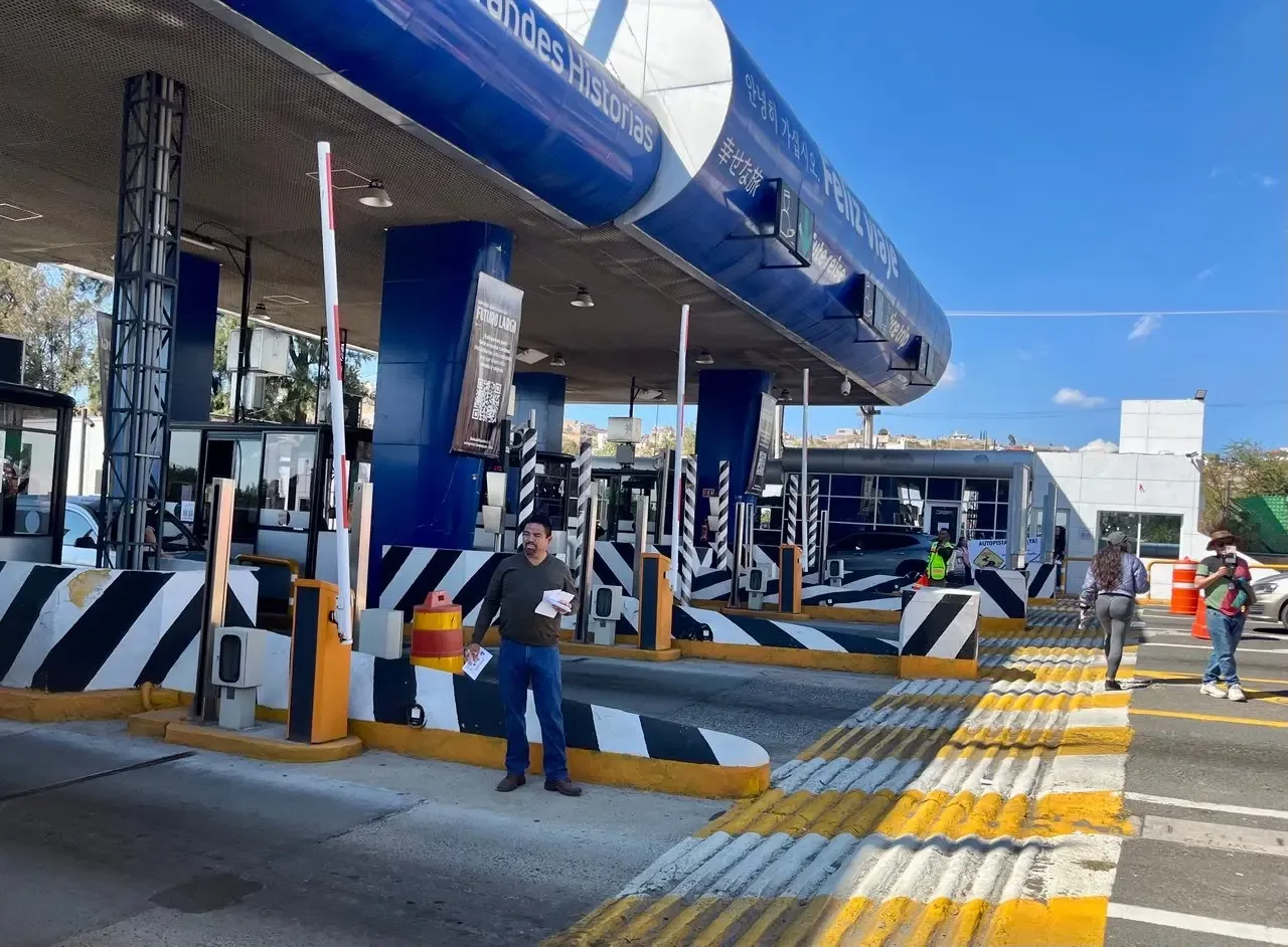 Ciudadanos en Guanajuato piden al Ayuntamiento aclarar postura sobre caseta de cuota.