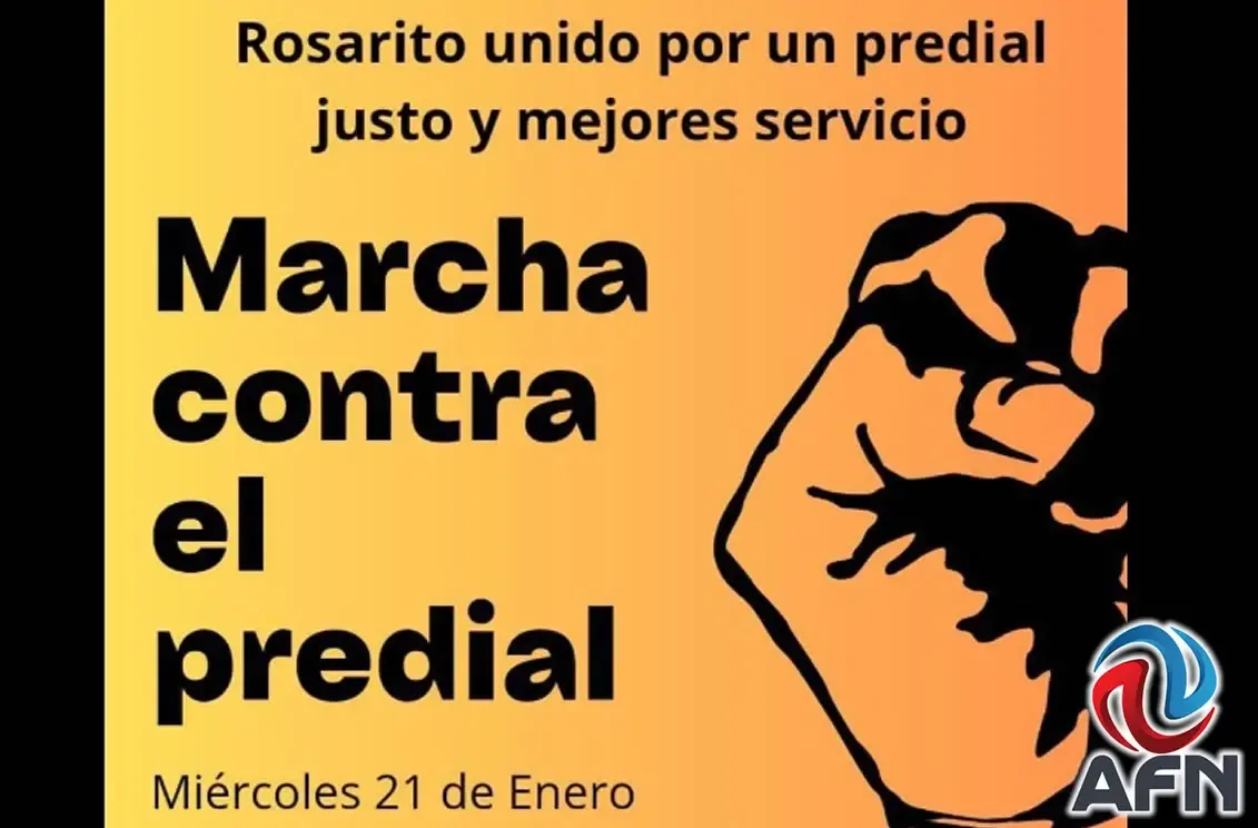 Ciudadanos en protesta frente al palacio municipal en Playas de Rosarito.