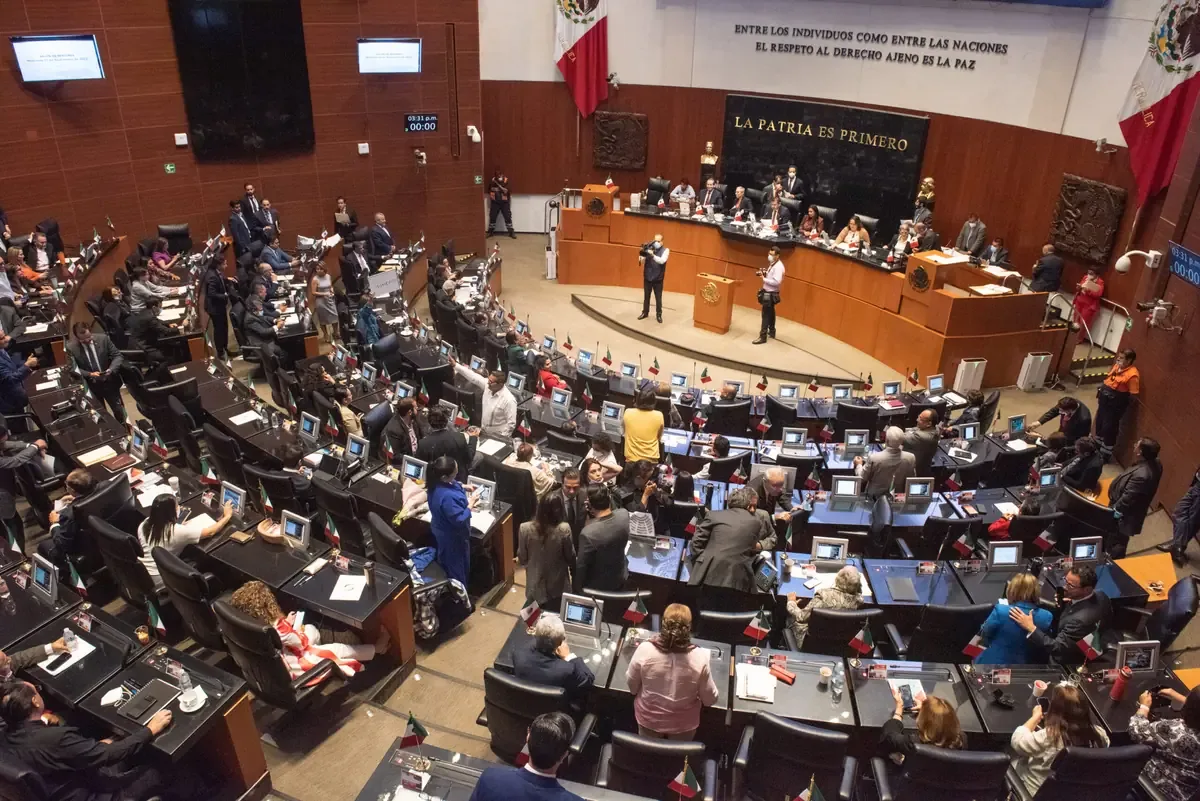 La iniciativa busca que el senador enfrente acusaciones por vínculos con el narcotráfico sin el fuero que lo protege.