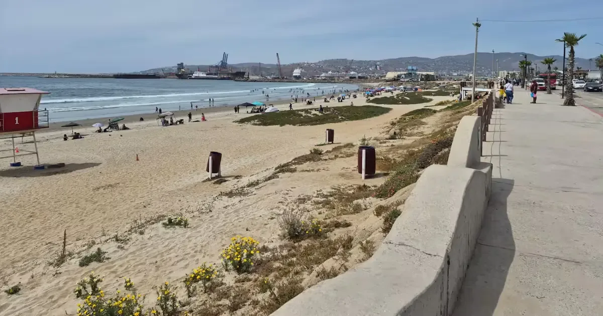 La plataforma “Ensenada Azul” permite conocer en tiempo real el estado del agua en diversas playas, algunas con contaminación.