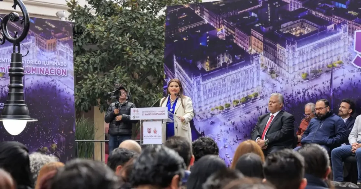 Clara Brugada anuncia el nuevo programa de iluminación en el Centro Histórico de la CDMX.