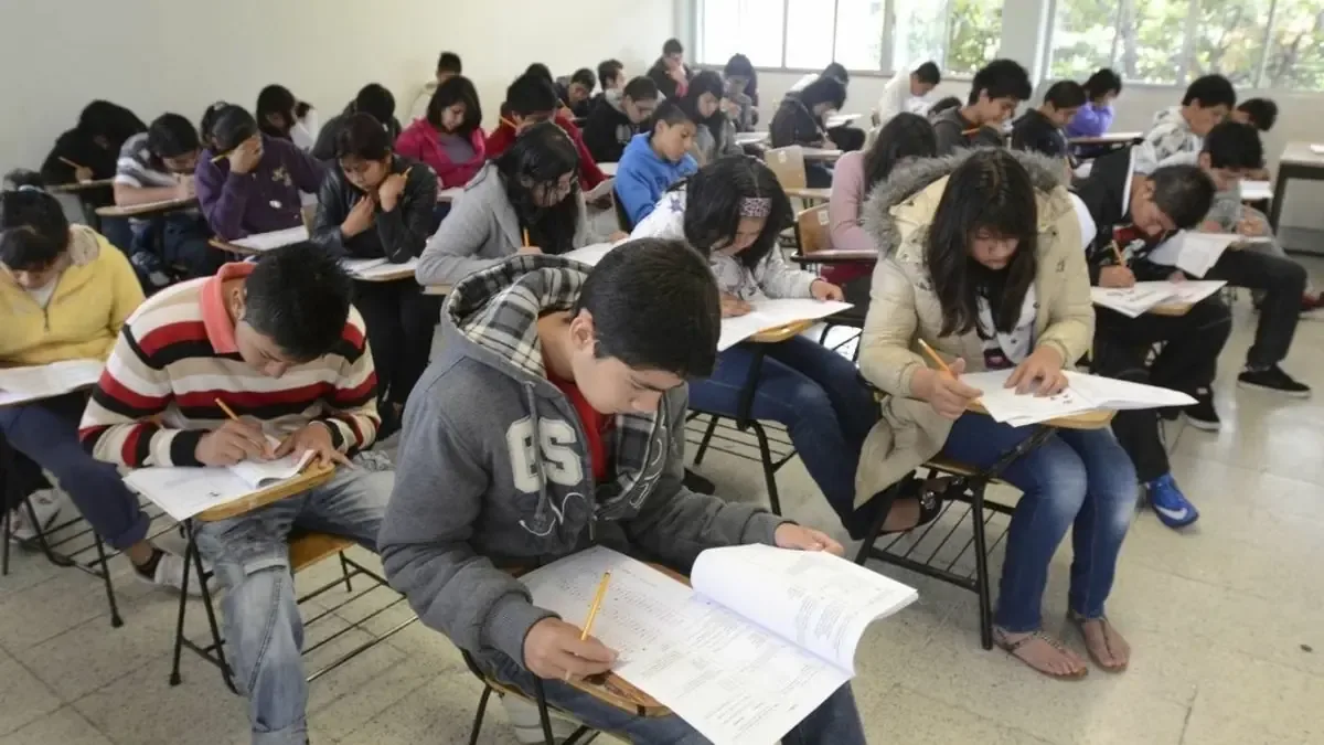 Aunque hay municipios y estados en riesgo, la SEP confirma clases normales hoy en todo el país.