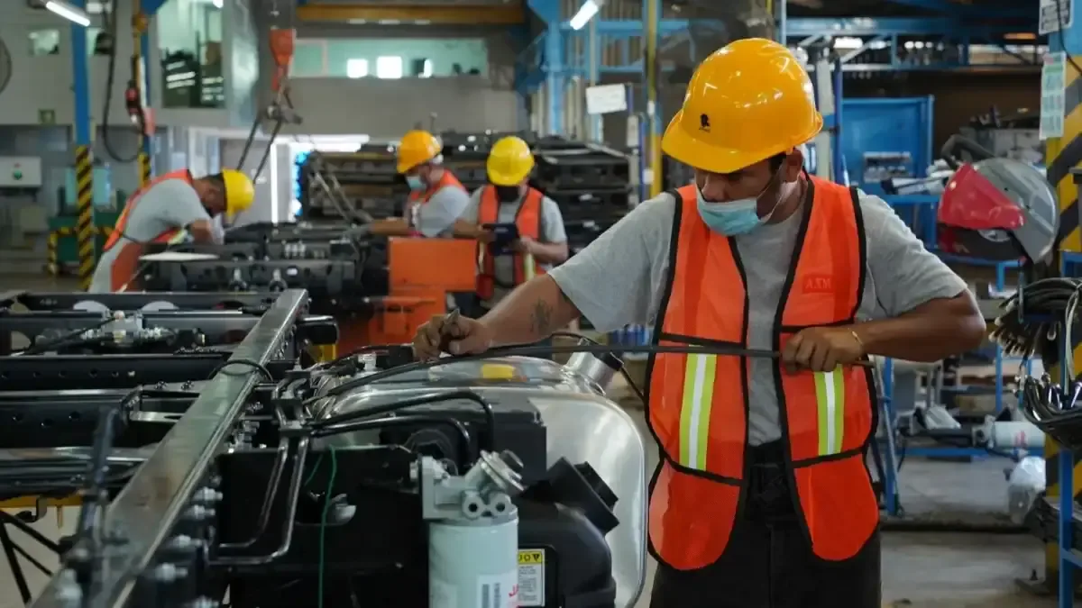 La mandataria destaca el aumento en la actividad industrial y su impacto ante retos internacionales.