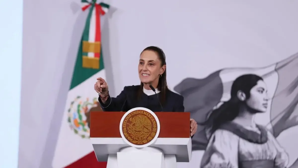 La mandataria destaca el desempeño del exsecretario y su búsqueda de una diputación federal.