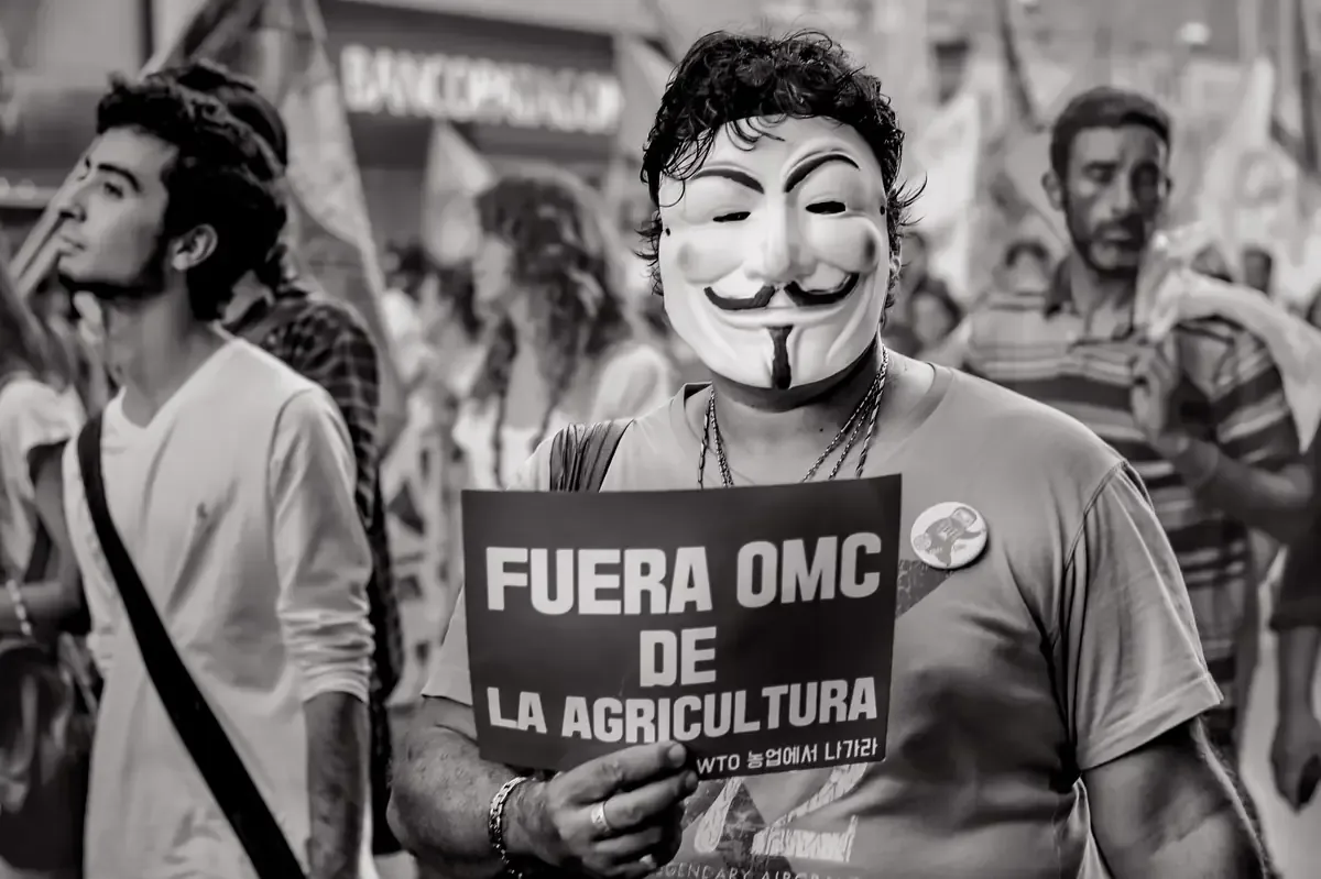 La política mexicana se reconfigura ante posibles cambios en el INE y tensiones internas de Morena.