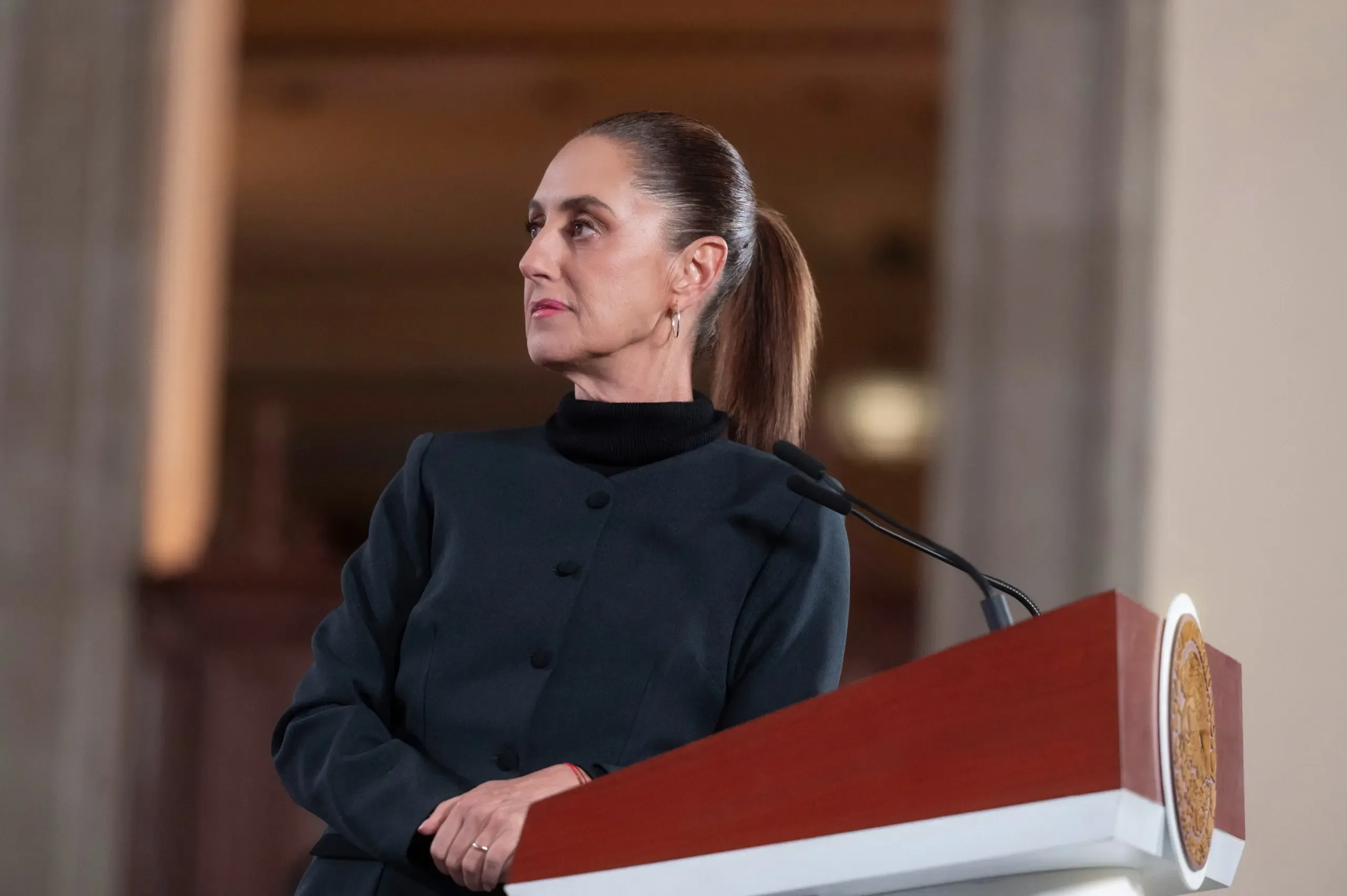 Claudia Sheinbaum Pardo anuncia la inversión en conservación de carreteras.
