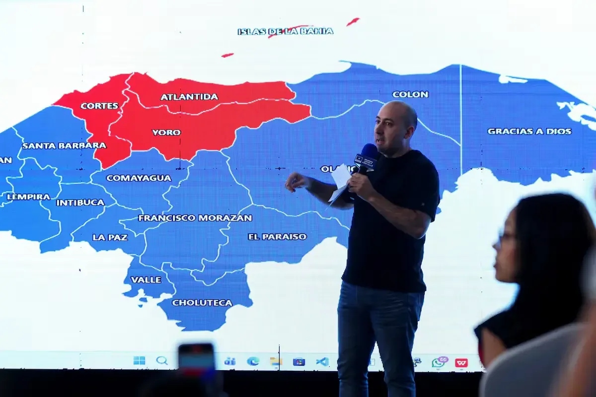 Se desvela presunto intento de intervención electoral por el estratega digital ultraderechista.