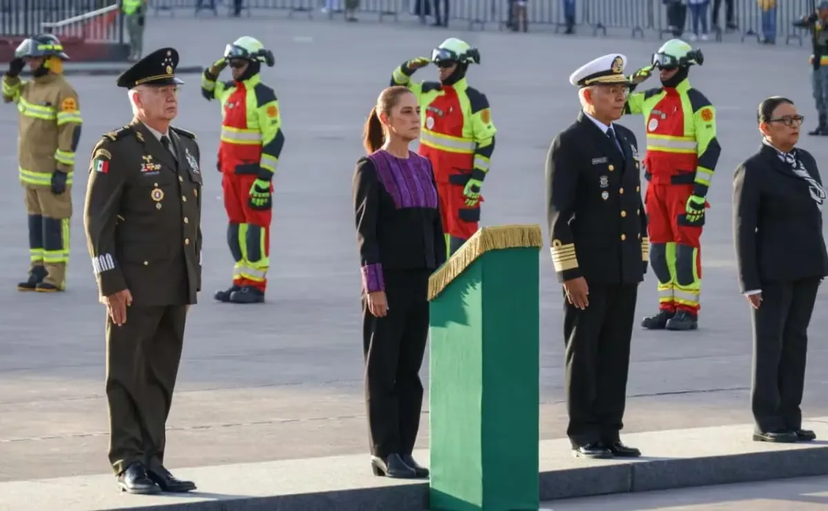 La presidenta Claudia Sheinbaum encabezó una ceremonia en memoria de los fallecidos en los sismos de 1985 y 2017.