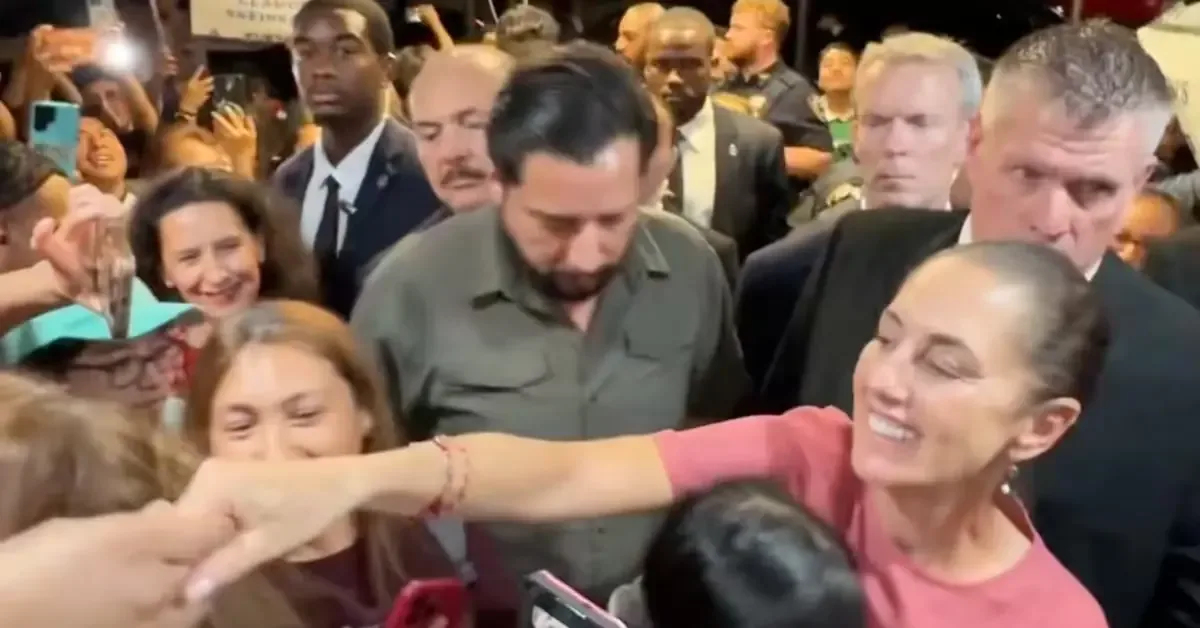 La presidenta mexicana viajó en avión militar debido al mal tiempo que afectó vuelos en Nueva York.