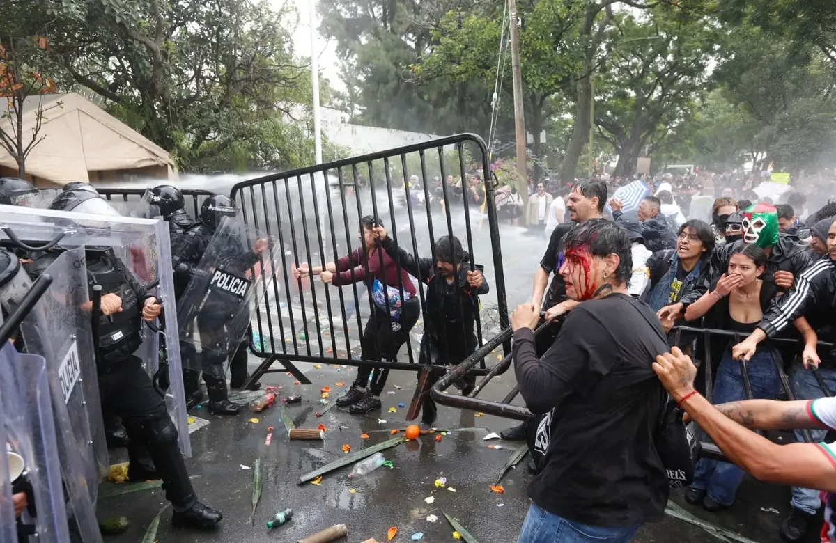 La presidenta exige esclarecer las agresiones durante la manifestación sobre la crisis hídrica en Jalisco.