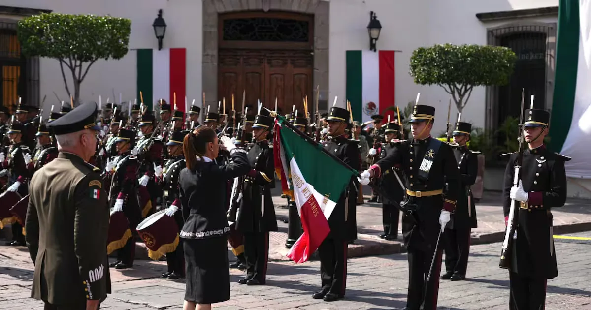 Claudia Sheinbaum y Marina del Pilar en la ceremonia del 109 aniversario de la Constitución.