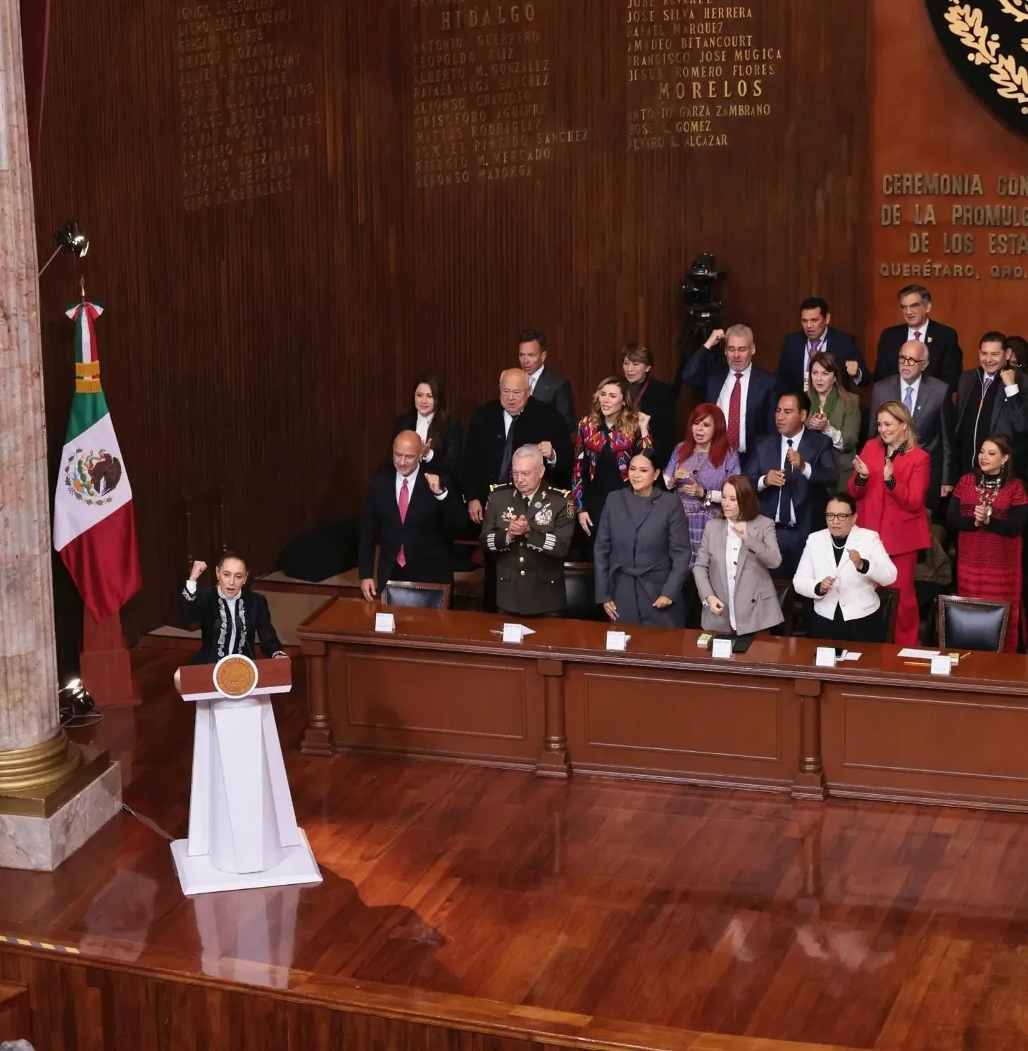 "Claudia Sheinbaum y Marina del Pilar en la ceremonia del 109 Aniversario de la Constitución."