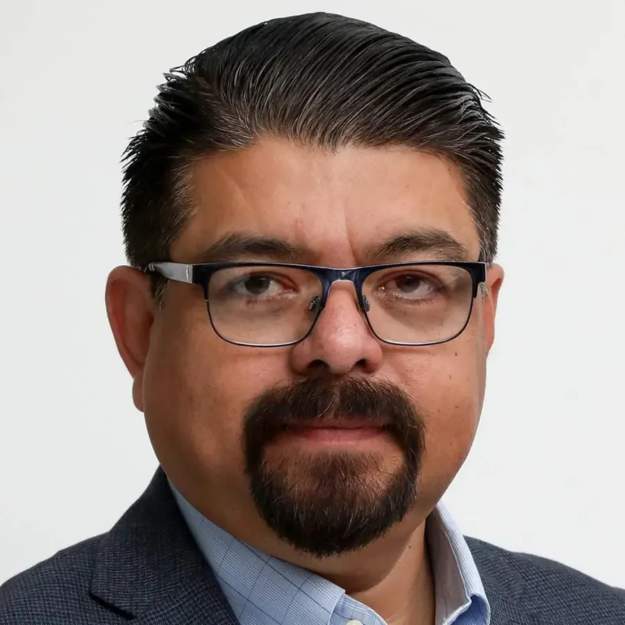 El liderazgo de la Presidenta enfrenta cuestionamientos por su enfoque defensivo y la crisis de seguridad en México.