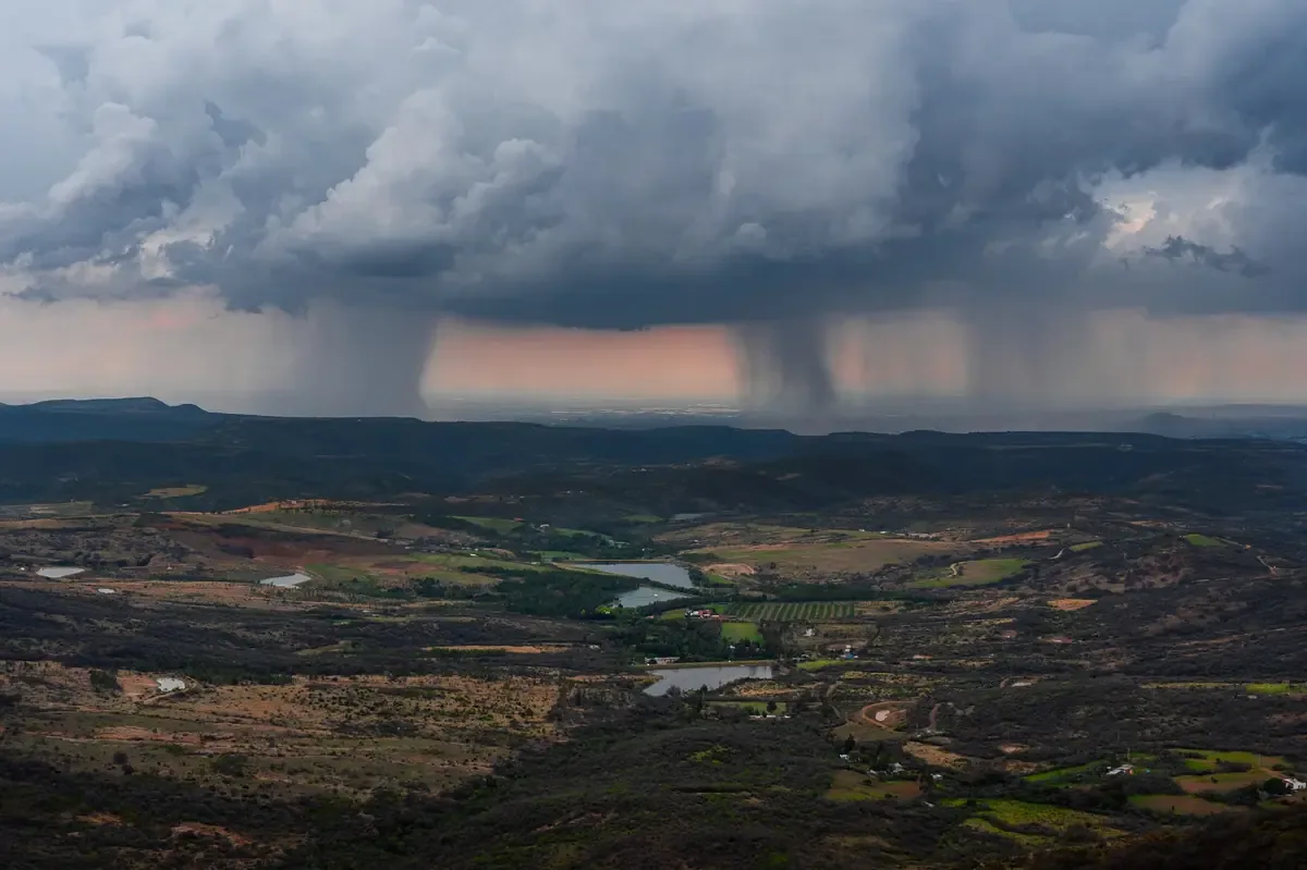 El estado experimenta calor intenso y lluvias por el monzón de verano.