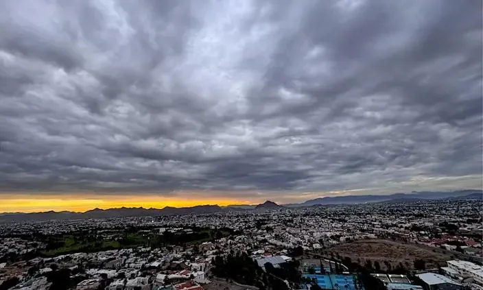 La interacción de fenómenos meteorológicos causará lluvias intensas y vientos fuertes en varias regiones del estado.