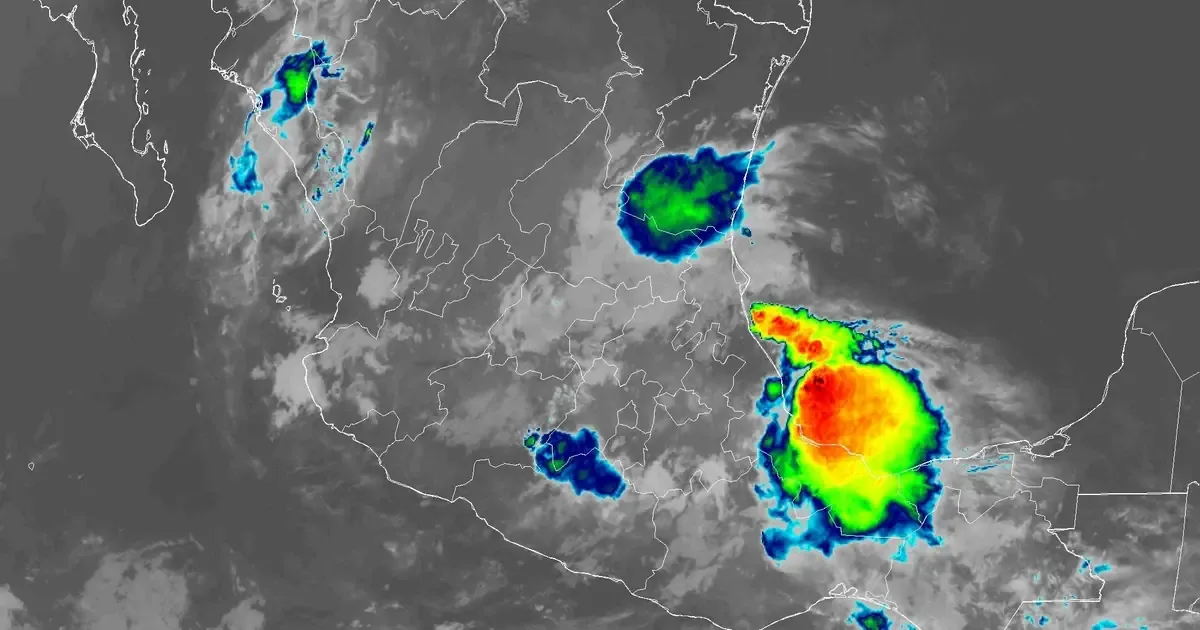 Ciudad de México y otras 12 ciudades enfrentan condiciones climáticas adversas, incluyendo granizo y lluvias intensas.