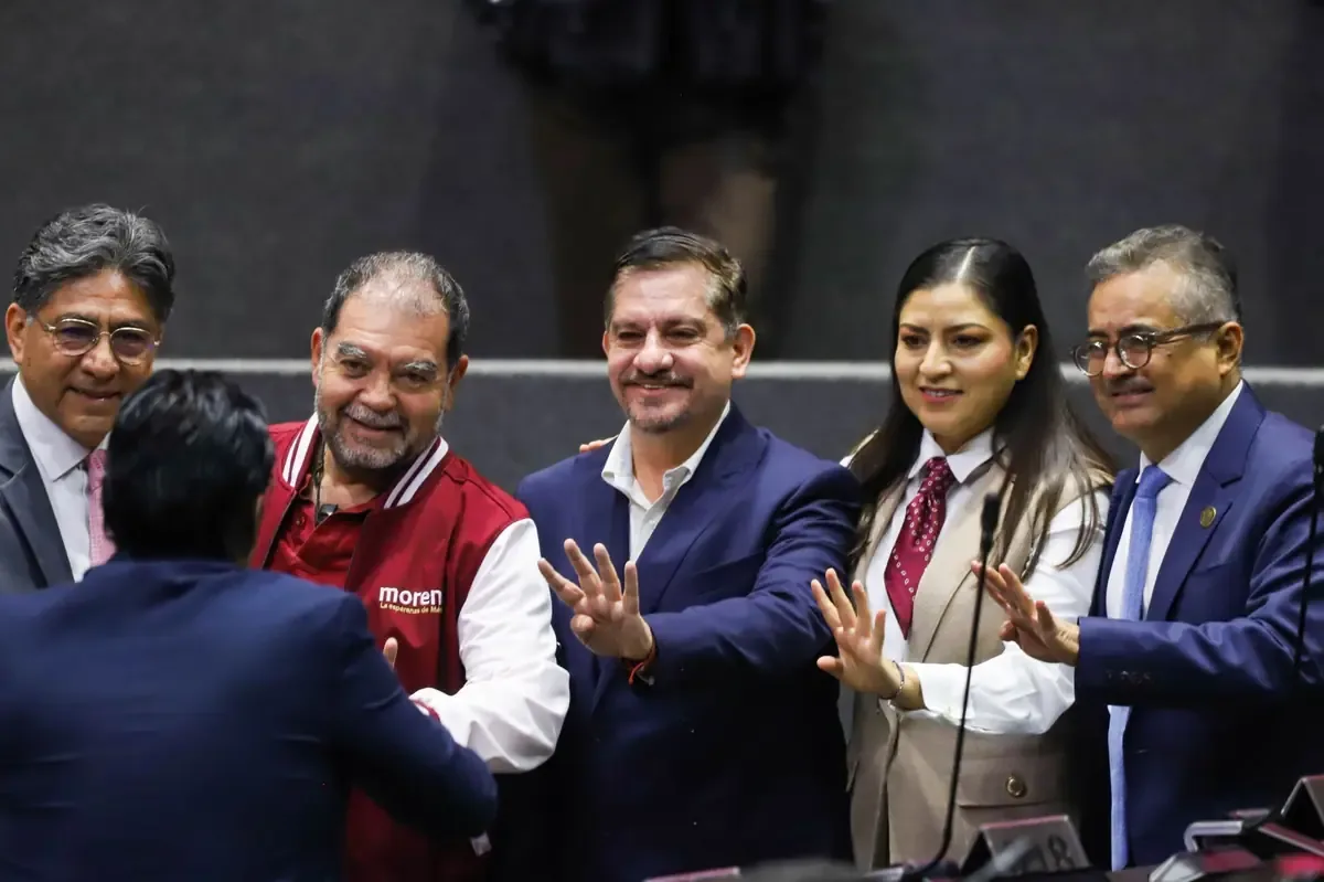 La nueva ley contempla incrementos en tarifas de salud, turismo y aviación, generando críticas de la oposición.
