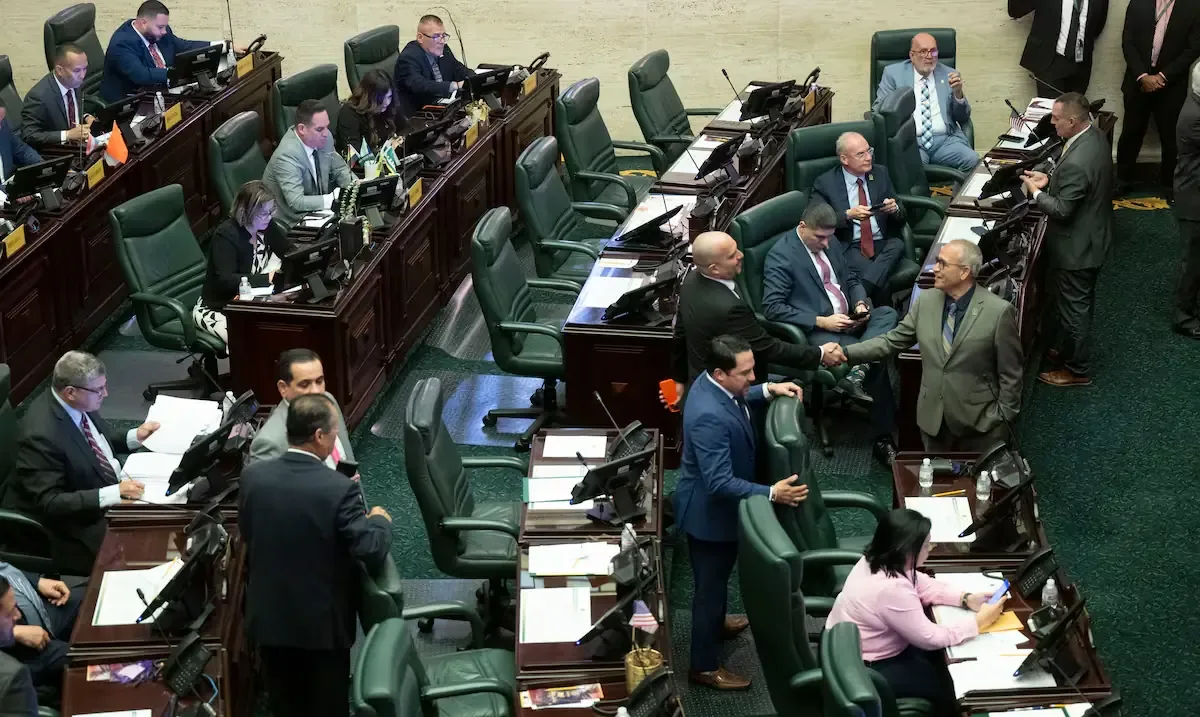 La legislación busca proteger la libertad religiosa durante emergencias.