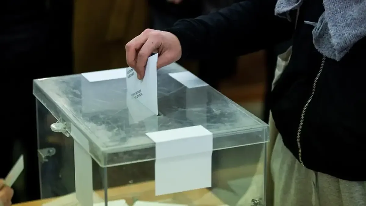 La jornada electoral en Andalucía marca un hito en la participación ciudadana y el conteo de votos.