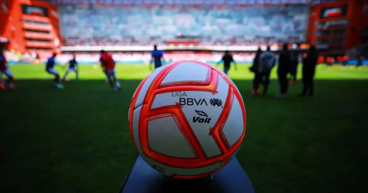 Se investigan conductas que podrían afectar la competencia en el fútbol profesional.