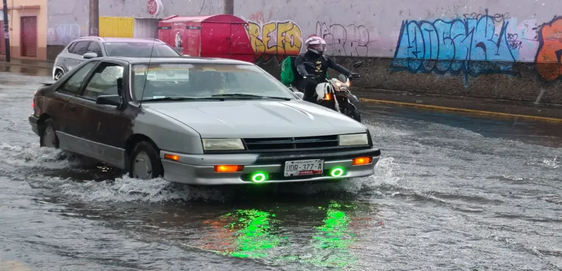 Las lluvias intensas en diversas regiones del país requieren que la población tome precauciones.