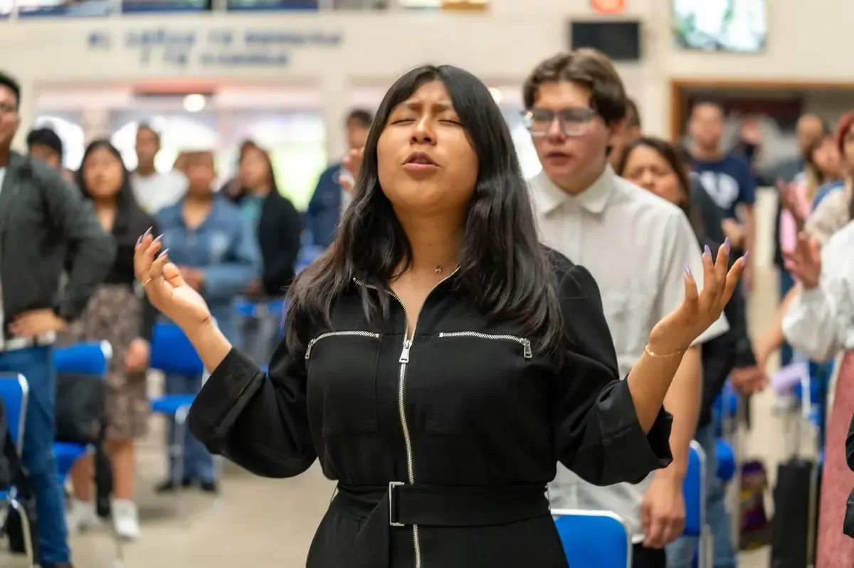 Esta reunión destaca la importancia del diálogo entre las instituciones y la comunidad migrante en Houston.