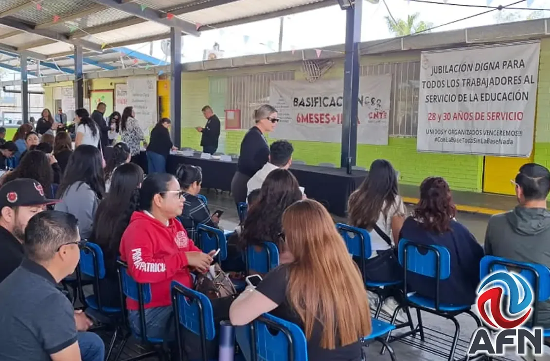 Docentes y padres de familia definen estrategias tras asamblea y analizan demandas nacionales.