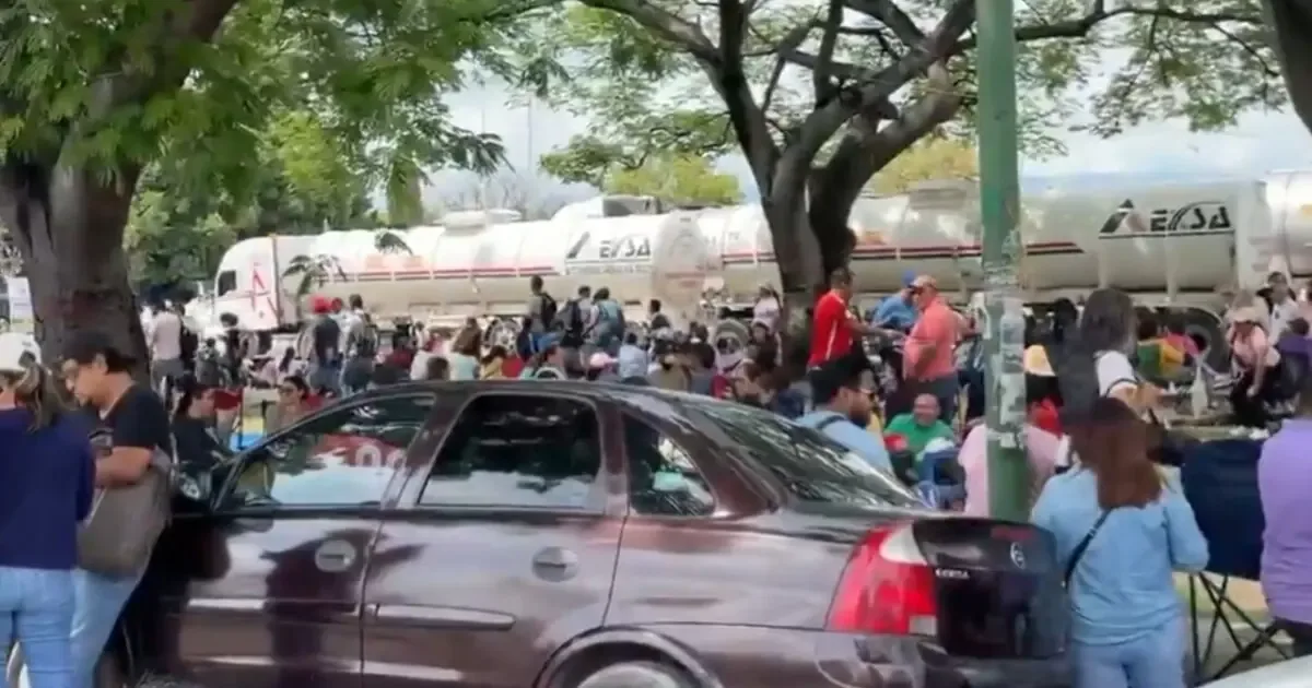 Docentes exigen la abrogación de la reforma educativa y la Ley del ISSSTE, afectando la distribución de combustible.