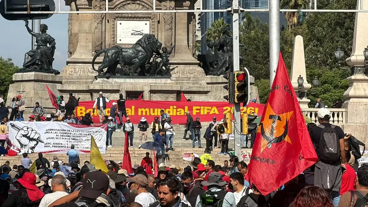 Maestros exigen negociaciones con el gobierno para solucionar sus demandas laborales.