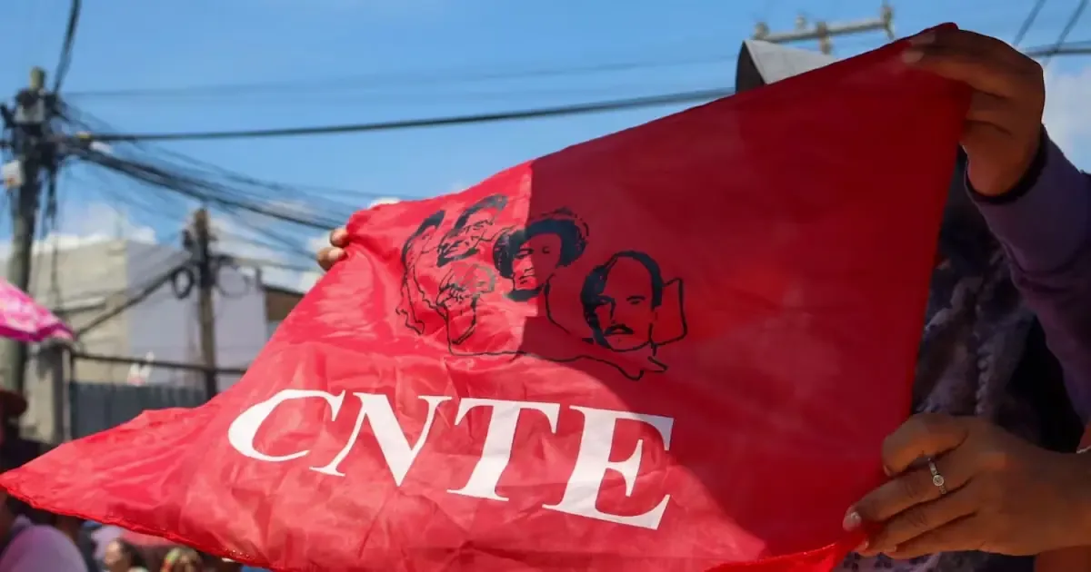 La CNTE continúa con sus protestas en la capital pidiendo atención a sus demandas educativas.